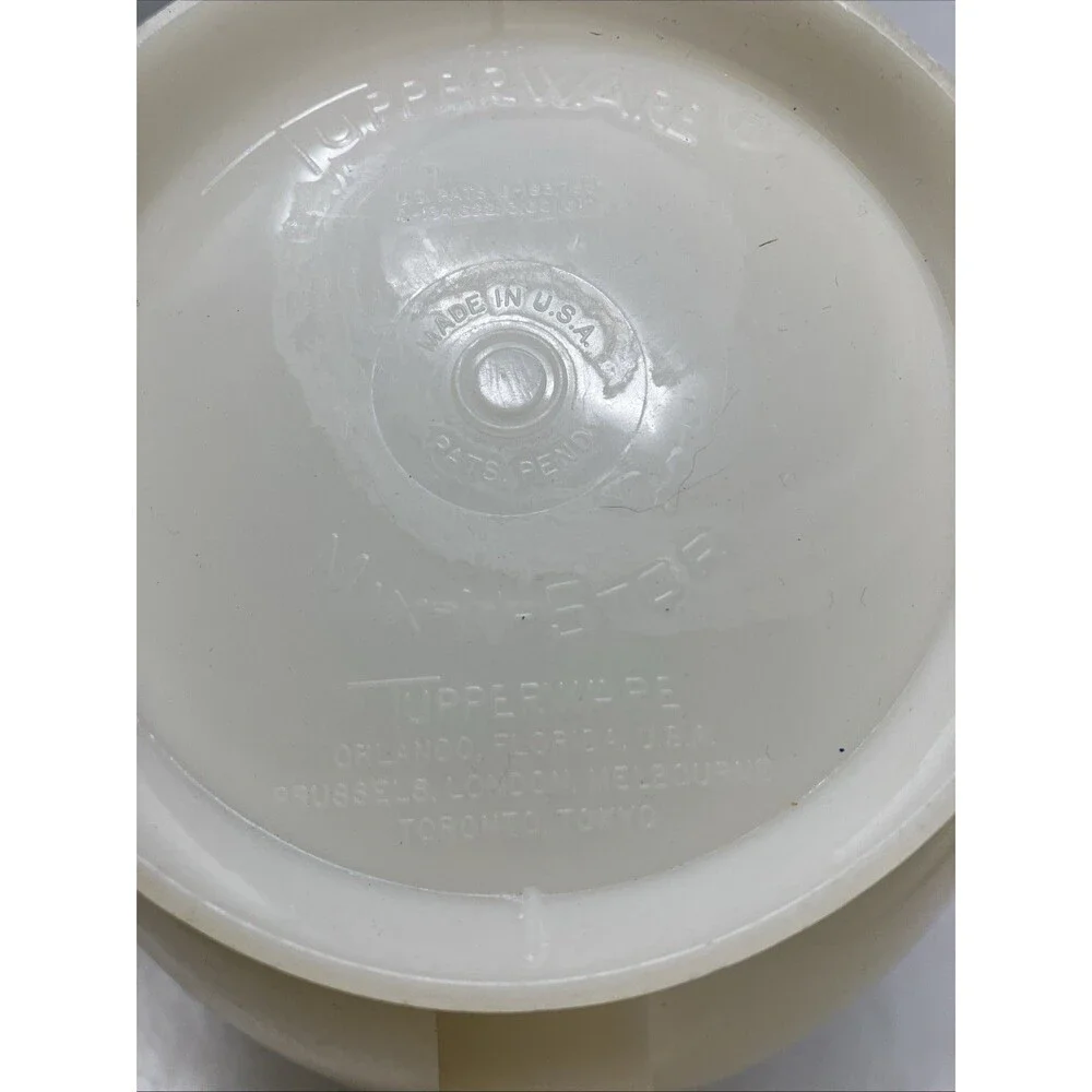 VTG Tupperware Mix-N-Store 8 Cup 2 Qt Measuring Bowl Pitcher Spout 500-1